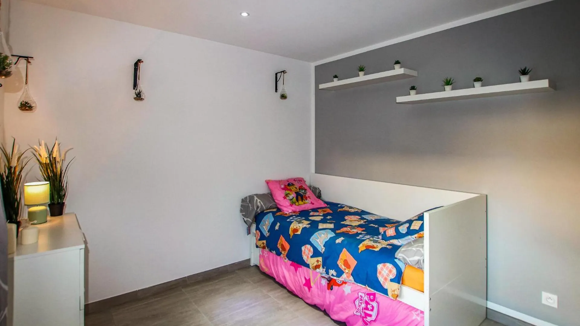 Nice Home In Morieres Les Avignon With Wifi