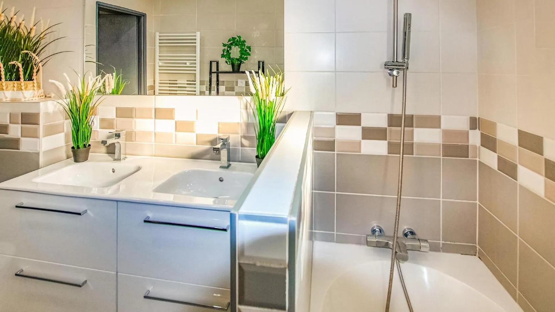 Nice Home In Morieres Les Avignon With Wifi Casa vacanze