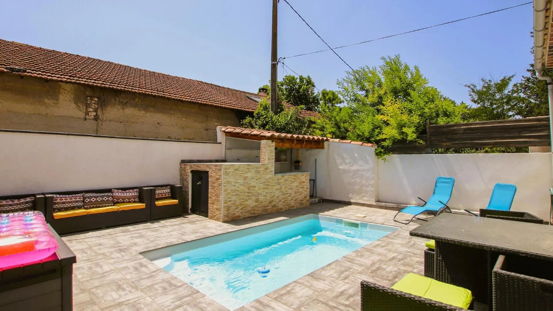 Nice Home In Morieres Les Avignon With Wifi Francia